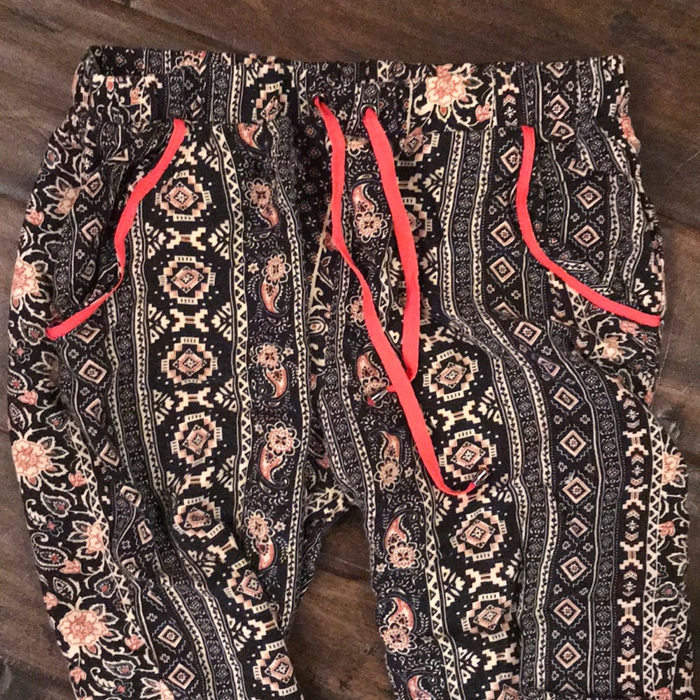 Patterned pants - Picture 2 of 3